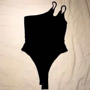 Fashion Nova stylist one-sided bodysuit (Size M) NEW!